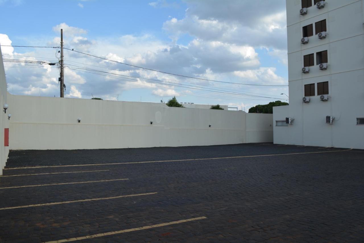 Uberlândia Sara Palace Hotel מראה חיצוני תמונה